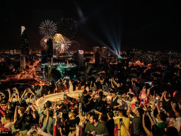 THIẾT KẾ LẮP ĐẶT QUẦY BAR - QUÁN BAR CHILL SKYBAR